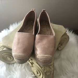 Vince Camuto, platform